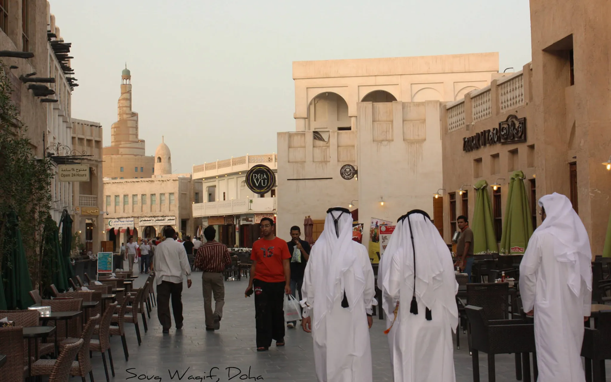 Souk Wakif à Doha © James A. - Flickr Qatari dans le Souk Wakif à Doha