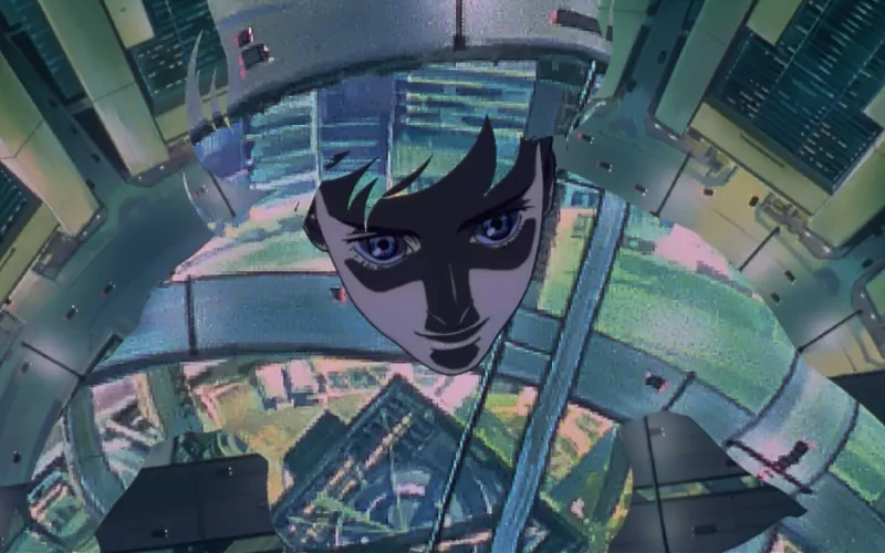 Un personnage se fond dans le décor de la ville.