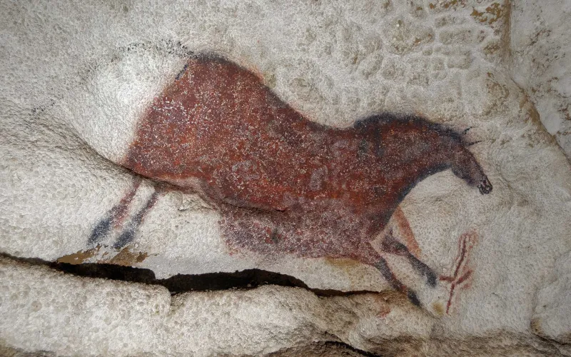 Cheval galopant - Lascaux © J.-M. Geneste - Centre national de la préhistoire - Ministère de la culture