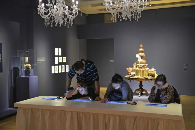 Écans dans l'exposition Je mange donc je suis.