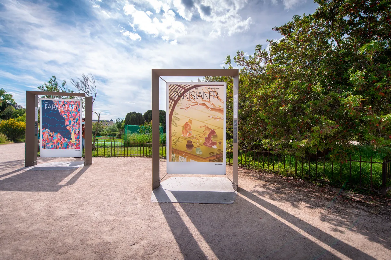 Photo de la couverture en grand format « L’humain, un animal parmi d’autres » créée par Keiji Yano pour la revue imaginaire « The Parisianer », exposée au Jardin des Plantes